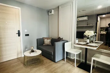 2 Bedroom Condo for rent in Chan Kasem, Bangkok near MRT Chankasem