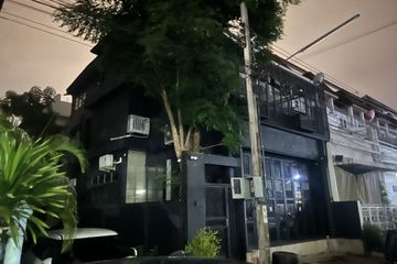 6 Bedroom Townhouse for rent in Phlapphla, Bangkok