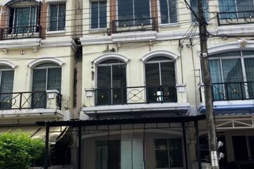 3 Bedroom Townhouse for rent in Hua Mak, Bangkok