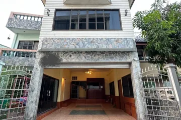 3 Bedroom Townhouse for Sale or Rent in Din Daeng, Bangkok near MRT Phra Ram 9