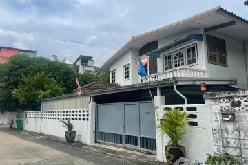 3 Bedroom House for rent in Bang Chak, Bangkok