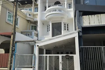 3 Bedroom Townhouse for rent in Chatuchak, Bangkok