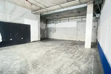 Commercial for rent in Khlong Toei Nuea, Bangkok near MRT Phetchaburi