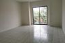 3 Bedroom Townhouse for sale in Khlong Na, Chachoengsao