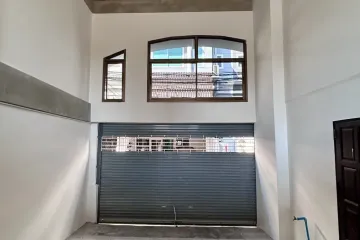 5 Bedroom Townhouse for rent in Khlong Tan Nuea, Bangkok