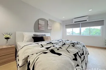 5 Bedroom House for rent in Sam Sen Nok, Bangkok near MRT Phawana