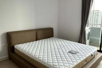 1 Bedroom Condo for sale in Bang Kapi, Bangkok near MRT Phetchaburi