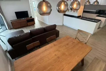 2 Bedroom Condo for sale in Huai Khwang, Bangkok near MRT Phra Ram 9