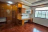 7 Bedroom House for rent in Khlong Chaokhun Sing, Bangkok near MRT Mahatthai