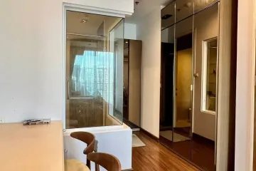 1 Bedroom Condo for sale in Bang Kapi, Bangkok near MRT Phetchaburi