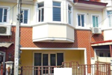 3 Bedroom Townhouse for sale in Tha Raeng, Bangkok