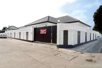 4 Bedroom House for sale in Na Kluea, Chonburi