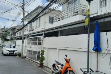 3 Bedroom House for rent in Khlong Tan Nuea, Bangkok