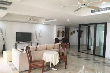1 Bedroom Condo for rent in Khlong Toei Nuea, Bangkok near MRT Phetchaburi