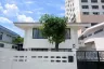 5 Bedroom House for rent in Huai Khwang, Bangkok