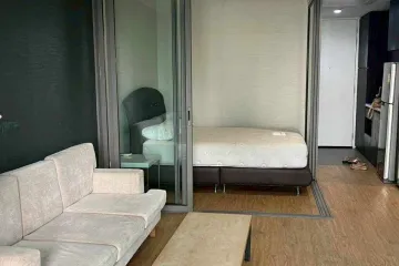 1 Bedroom Condo for rent in Siamese Surawong, Si Phraya, Bangkok near MRT Sam Yan