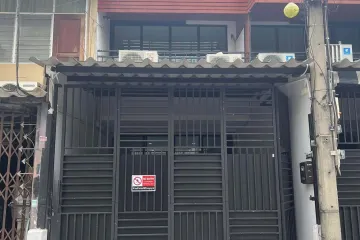 3 Bedroom Office for rent in Din Daeng, Bangkok near MRT Phra Ram 9