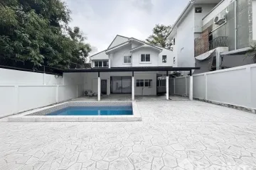5 Bedroom House for rent in Sam Sen Nok, Bangkok near MRT Phawana
