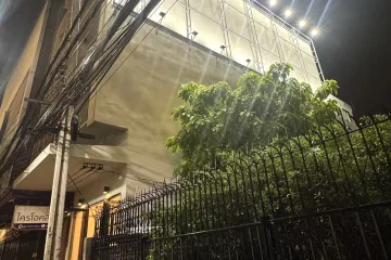 Commercial for rent in Bang Chak, Bangkok near BTS Punnawithi