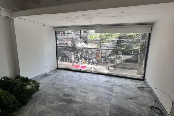 2 Bedroom Commercial for rent in Khlong Toei, Bangkok