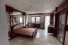 7 Bedroom House for rent in Phlapphla, Bangkok