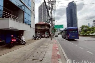Office for rent in Rong Mueang, Bangkok near MRT Hua Lamphong