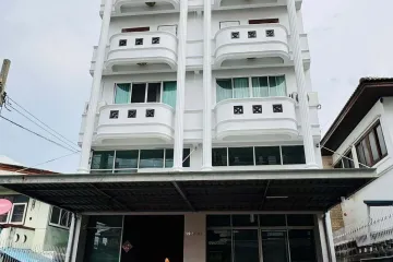 1 Bedroom Commercial for rent in Sam Sen Nok, Bangkok near MRT Sutthisan