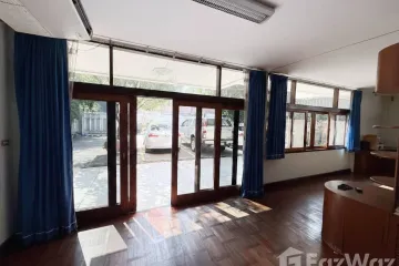 Commercial for rent in Si Phraya, Bangkok near MRT Sam Yan