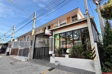 3 Bedroom Townhouse for sale in Pattaya Village, Nong Pla Lai, Chonburi