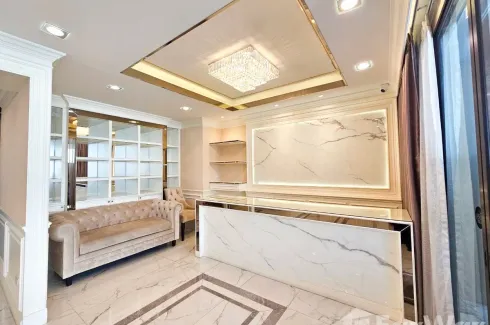 Luxury 4-Storey Home Office at District Ekkamai-Ramintra