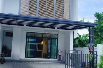 3 Bedroom Townhouse for sale in Lam Pla Thio, Bangkok