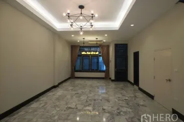 4 Bedroom Townhouse for rent in Khlong Tan Nuea, Bangkok