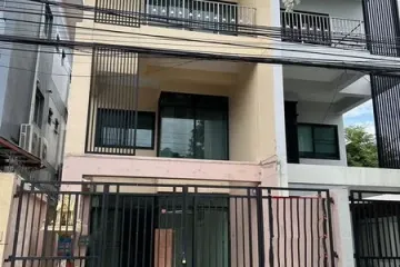 Office for rent in Bang Chak, Bangkok near BTS On Nut