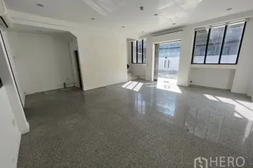 Office for rent in Bang Chak, Bangkok