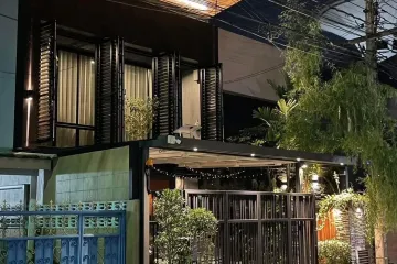 4 Bedroom Office for Sale or Rent in Hua Mak, Bangkok near MRT Rajamangala Stadium