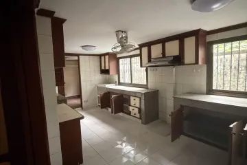 8 Bedroom Office for rent in Khlong Tan Nuea, Bangkok near BTS Phrom Phong