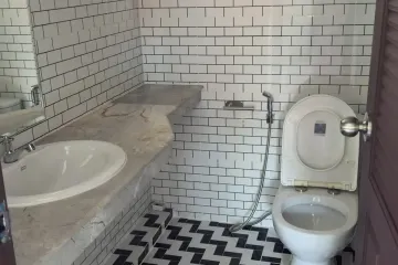 3 Bedroom Townhouse for rent in Leo Classic Place, Khlong Tan Nuea, Bangkok