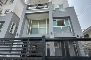 3 Bedroom Office for rent in Khlong Tan Nuea, Bangkok