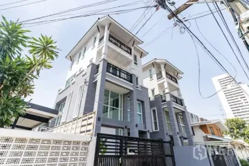 3 Bedroom House for rent in Khlong Tan Nuea, Bangkok