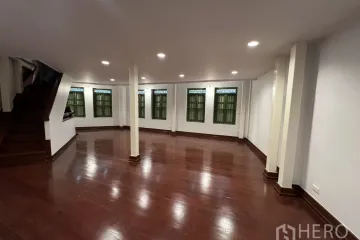 Commercial for rent in Samphanthawong, Bangkok near MRT Sam Yot