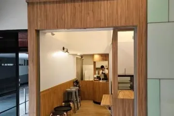 Commercial for rent in Khlong Toei Nuea, Bangkok near MRT Phetchaburi