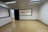 Office for rent in Khlong Tan Nuea, Bangkok near BTS Ekkamai