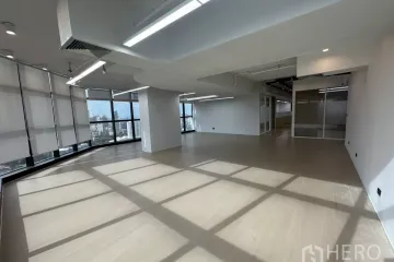 Office for rent in Khlong Tan Nuea, Bangkok near BTS Ekkamai