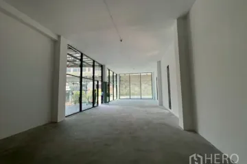 Commercial for rent in Phra Khanong, Bangkok near BTS Phra Khanong