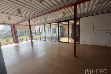 Commercial for rent in Khlong Tan Nuea, Bangkok