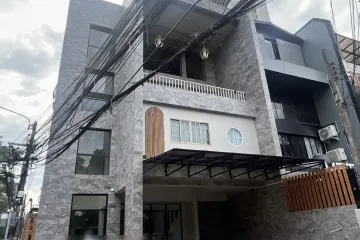 12 Bedroom House for rent in Khlong Tan Nuea, Bangkok near BTS Phrom Phong