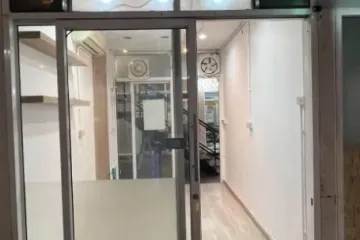 Commercial for rent in Khlong Tan Nuea, Bangkok near BTS Phrom Phong
