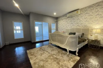 3 Bedroom Commercial for rent in Hua Mak, Bangkok