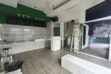 Commercial for rent in Khlong Tan Nuea, Bangkok