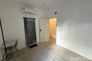 6 Bedroom Commercial for rent in Khlong Tan Nuea, Bangkok